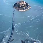 Anna Du Mont-saint-michel