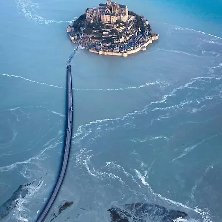 Anna Du Mont-saint-michel